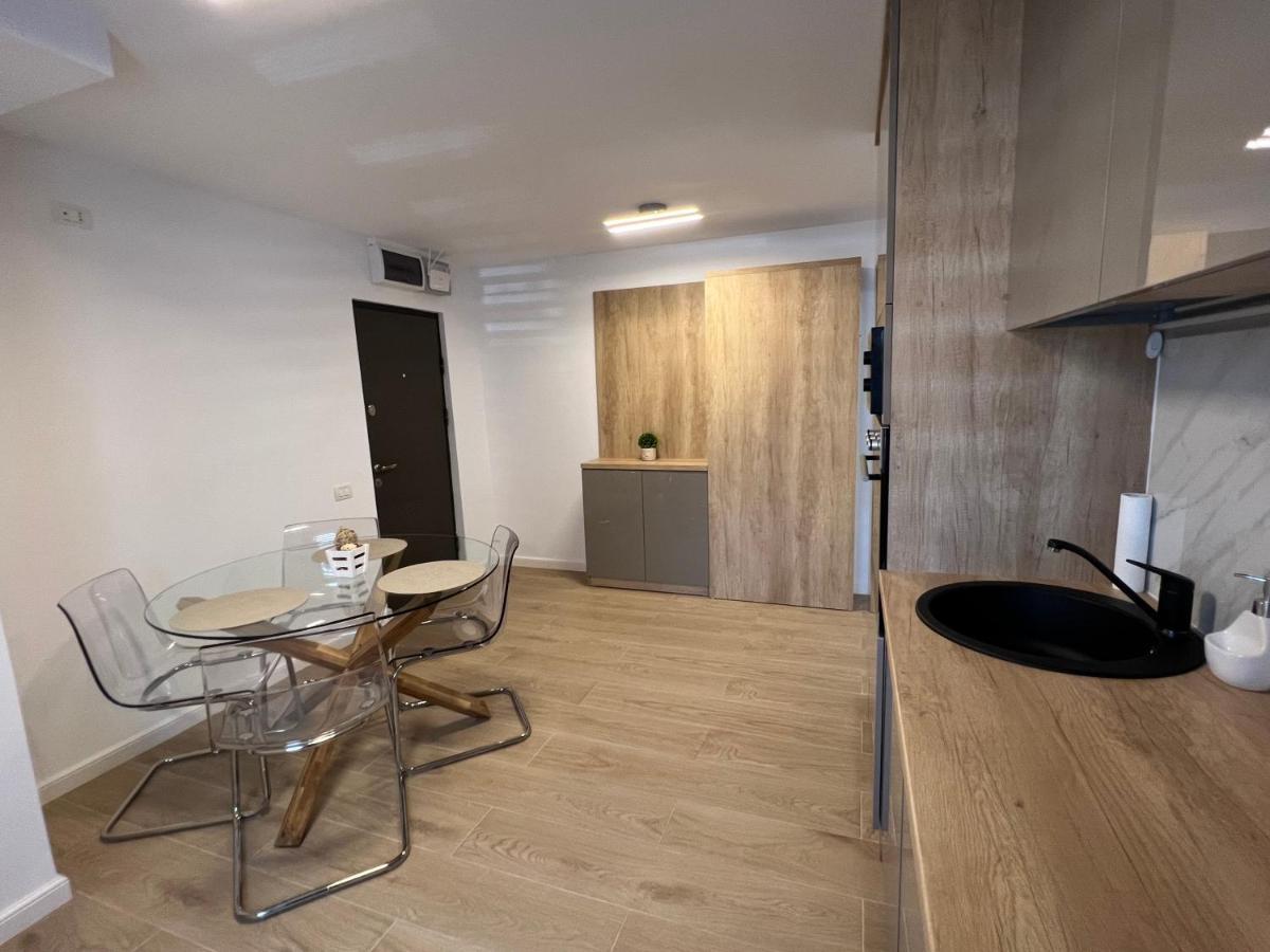 Luxury Apartment Centrul Vechi Curtea de Argeş Exterior foto