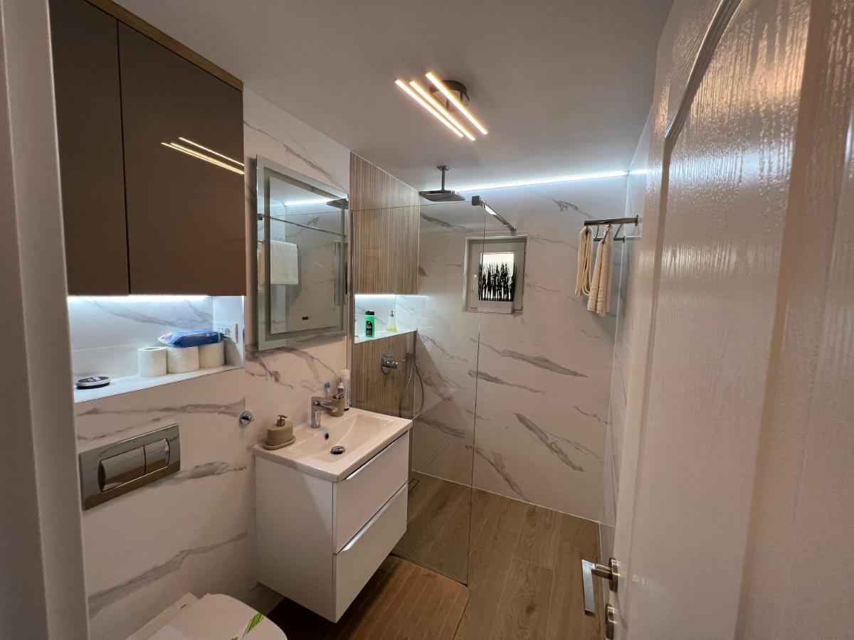 Luxury Apartment Centrul Vechi Curtea de Argeş Exterior foto